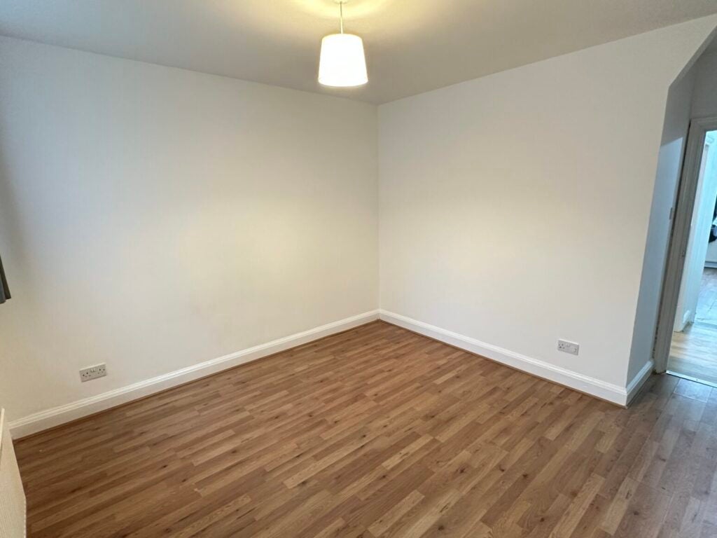Flat Lyndhurst Close in London