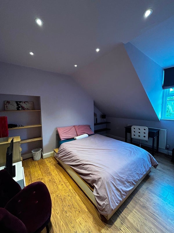 Flat Endymion Road in Greater London