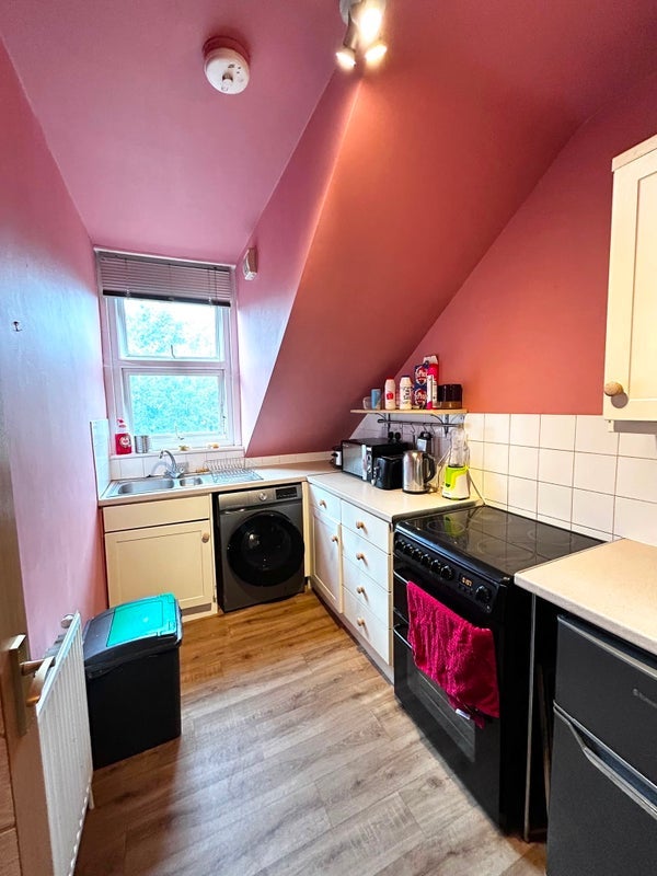 Flat Endymion Road in Greater London