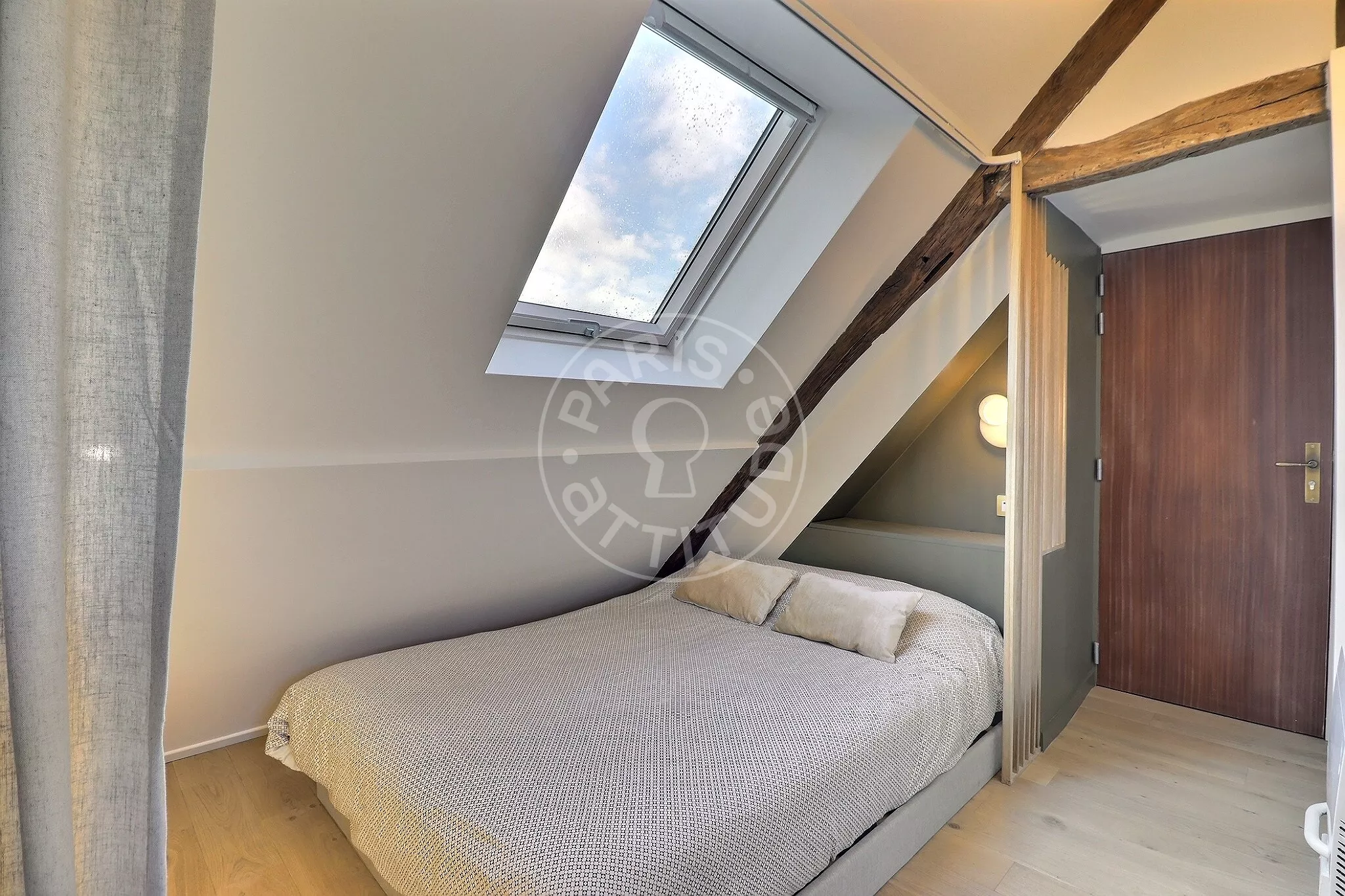 Flat Rue Jean-Baptiste Pigalle in Paris