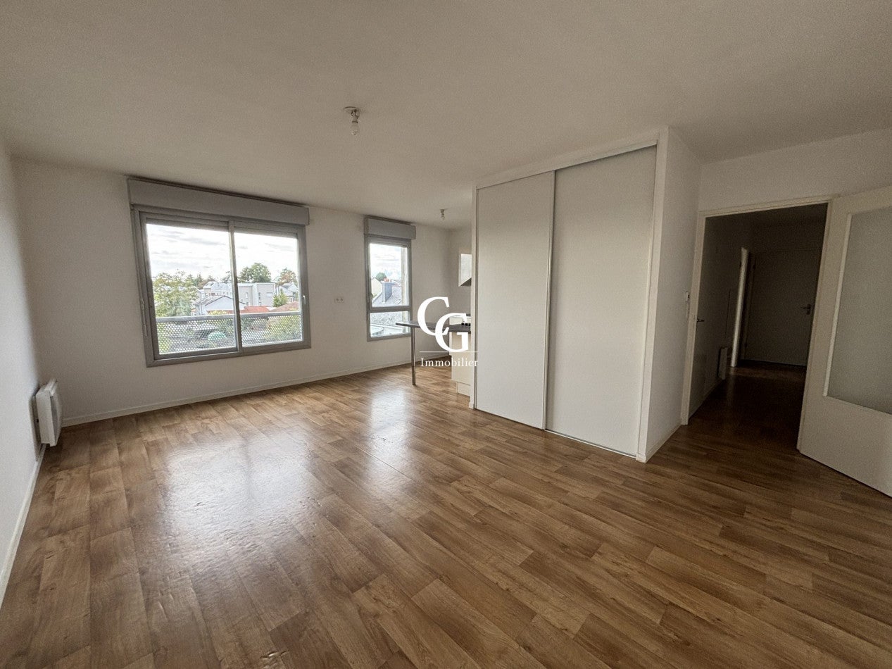 Flat Rue du Plessis Maillard in Sainte-Luce-sur-Loire
