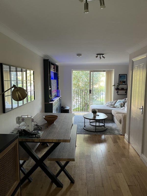Flat Holywell Close in Bristol