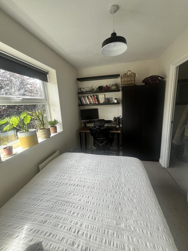 Flat Holywell Close in Bristol