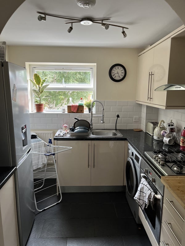 Flat Holywell Close in Bristol