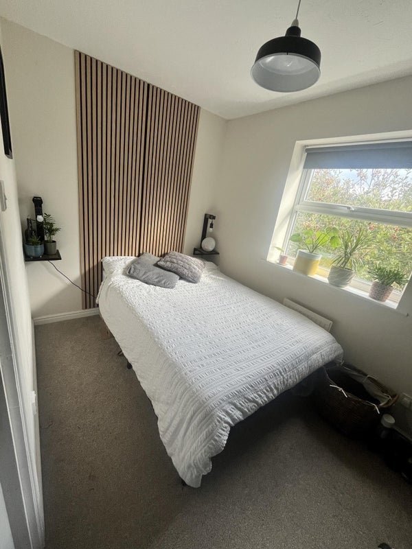 Flat Holywell Close in Bristol