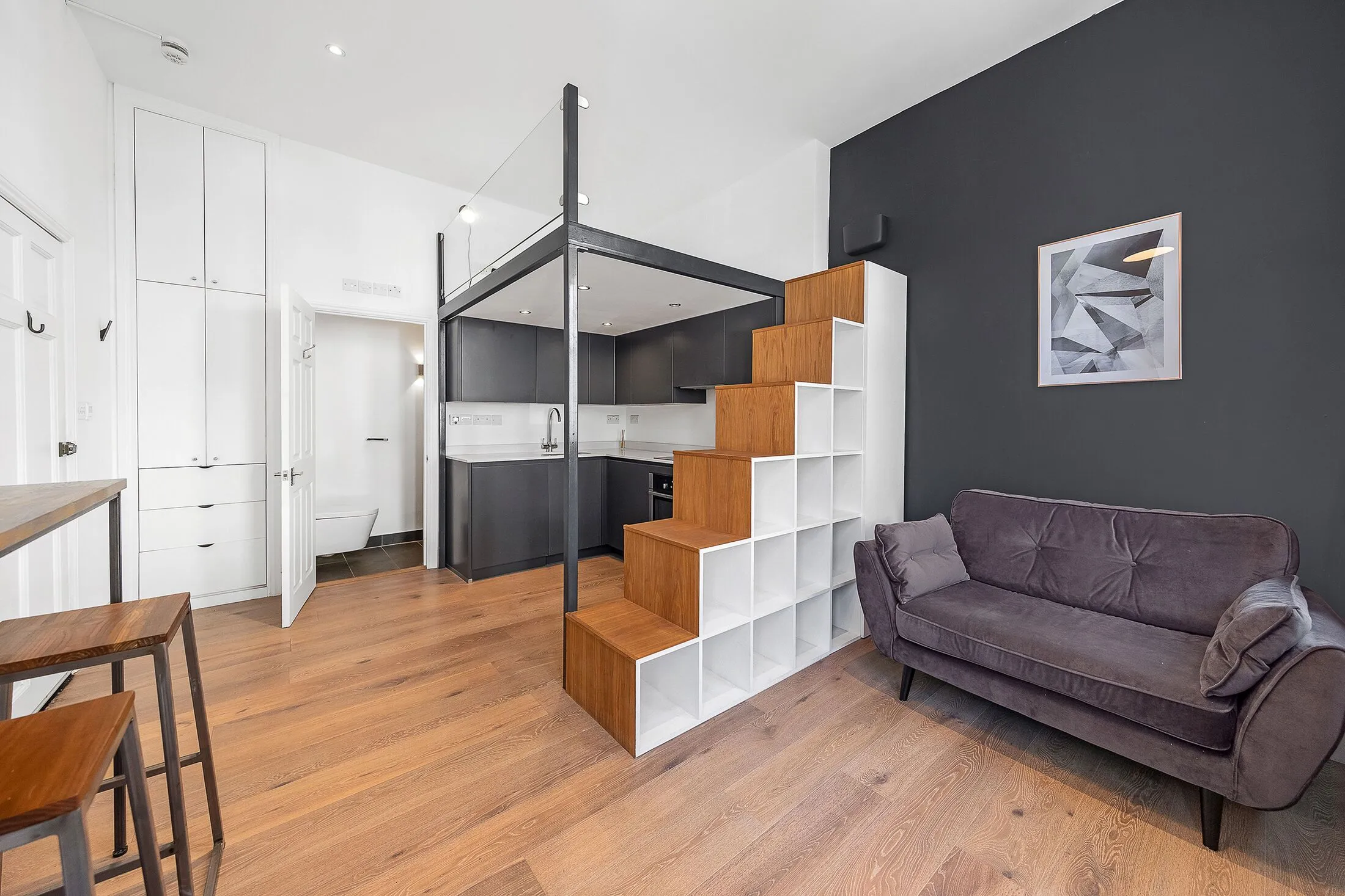 Flat Lessar Avenue in Greater London