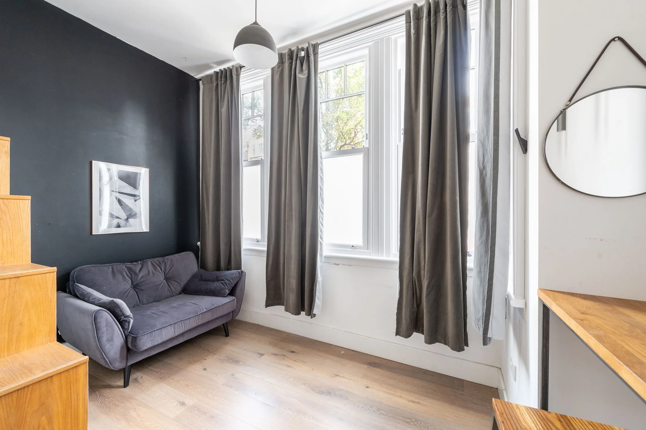 Flat Lessar Avenue in Greater London