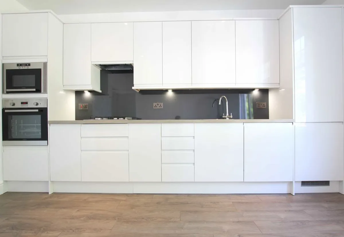 Flat Northfield Avenue in Greater London
