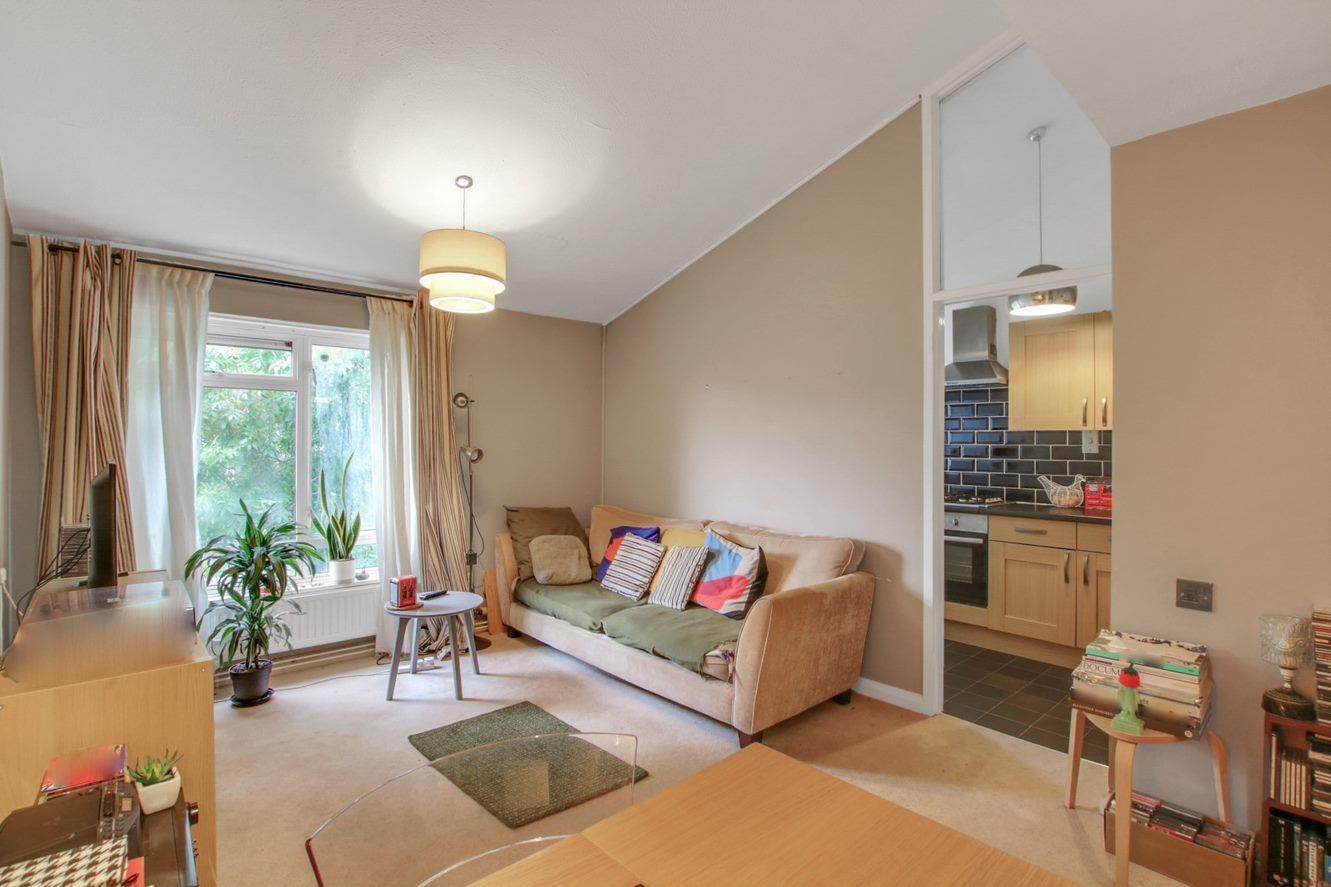 Flat Enfield Close in London