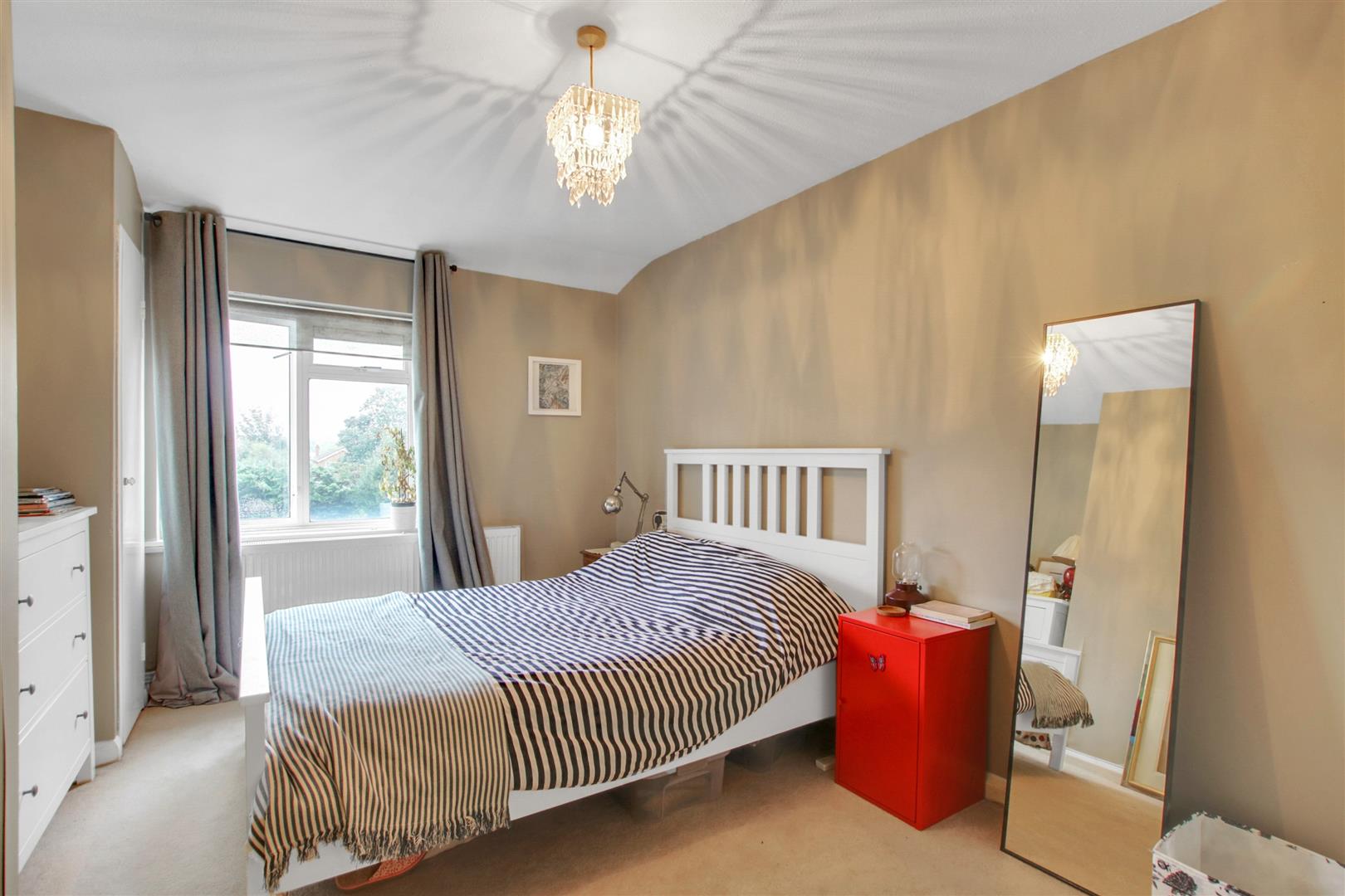 Flat Enfield Close in London