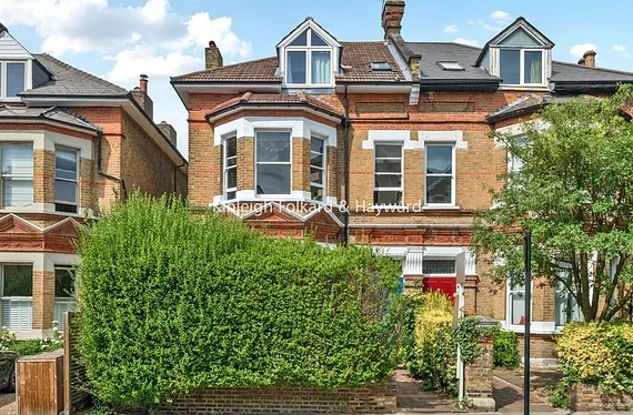 Flat Tierney Road in Greater London