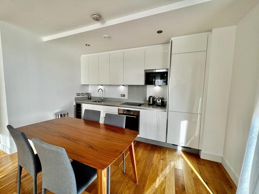 Flat Regent's Park Road in Greater London