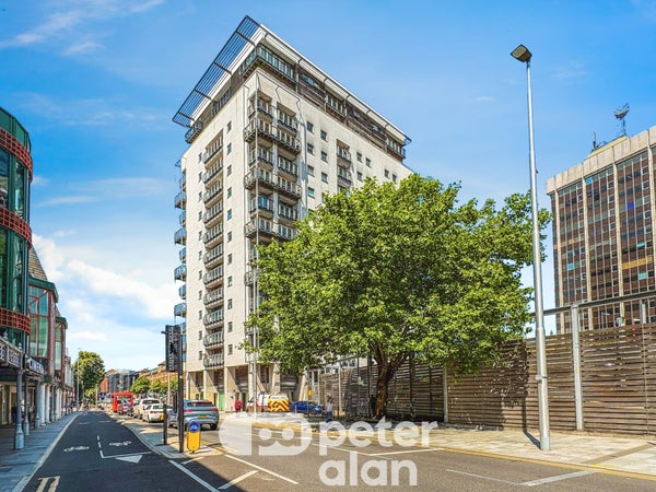 Flat Queen Street in Cardiff