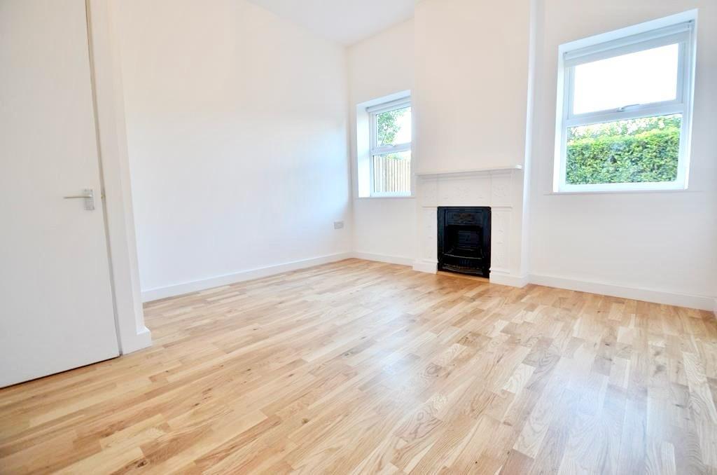 Flat Derby Road in Greater London