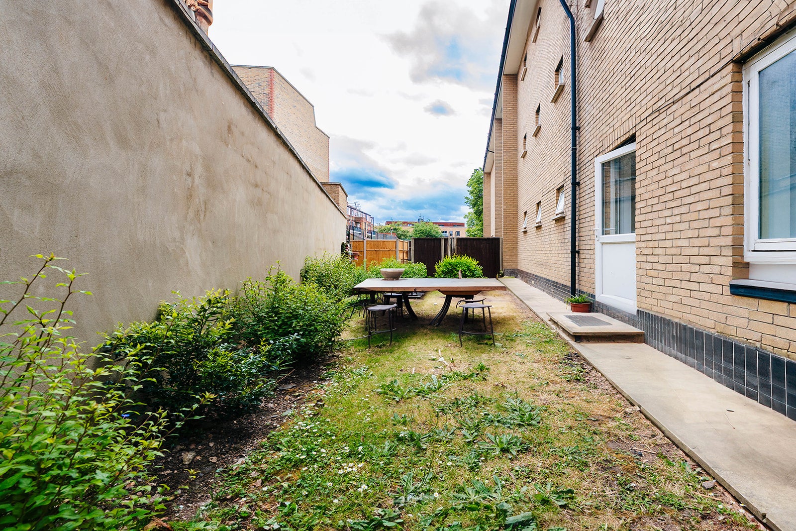 Flat Alscot Road in Greater London