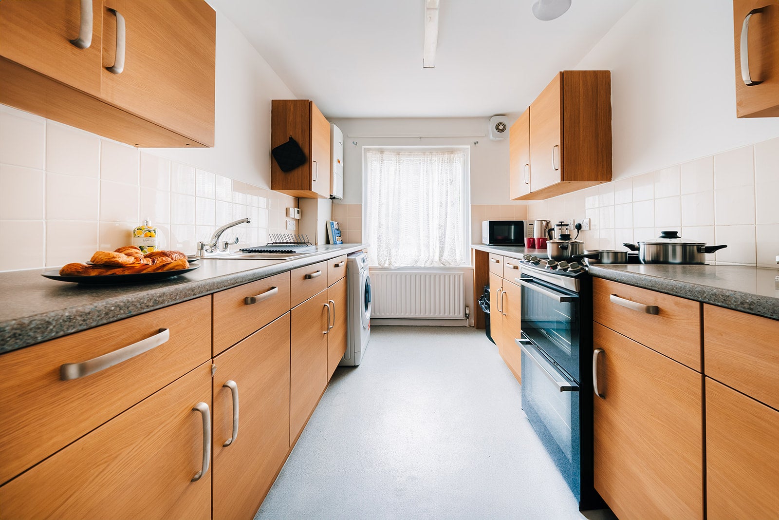Flat Alscot Road in Greater London
