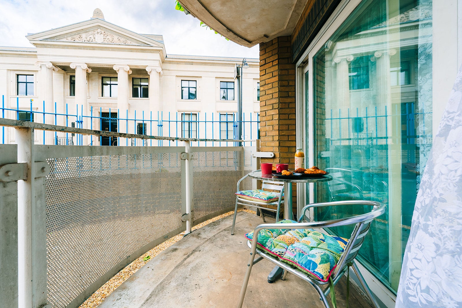 Flat Alscot Road in Greater London