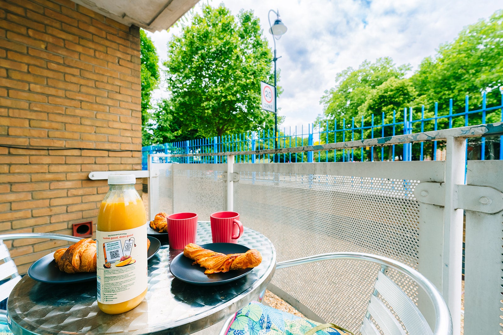 Flat Alscot Road in Greater London