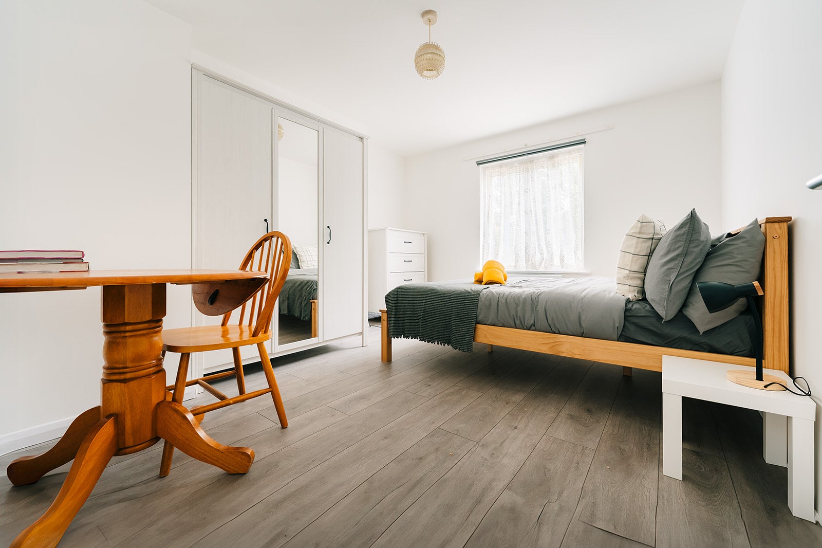 Flat Alscot Road in Greater London