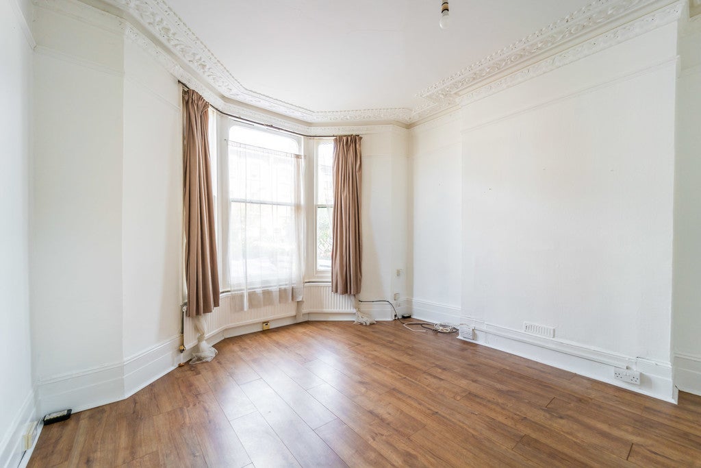 Flat Palace Road in Greater London
