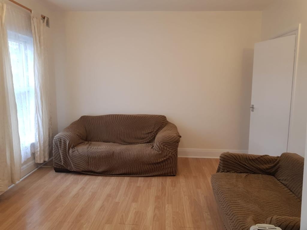 Flat Wallwood Road in Greater London