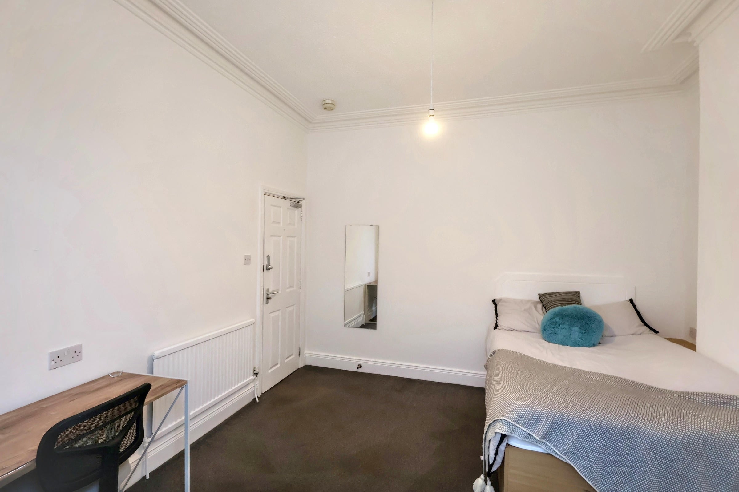 Room Harlow Street in Sunderland