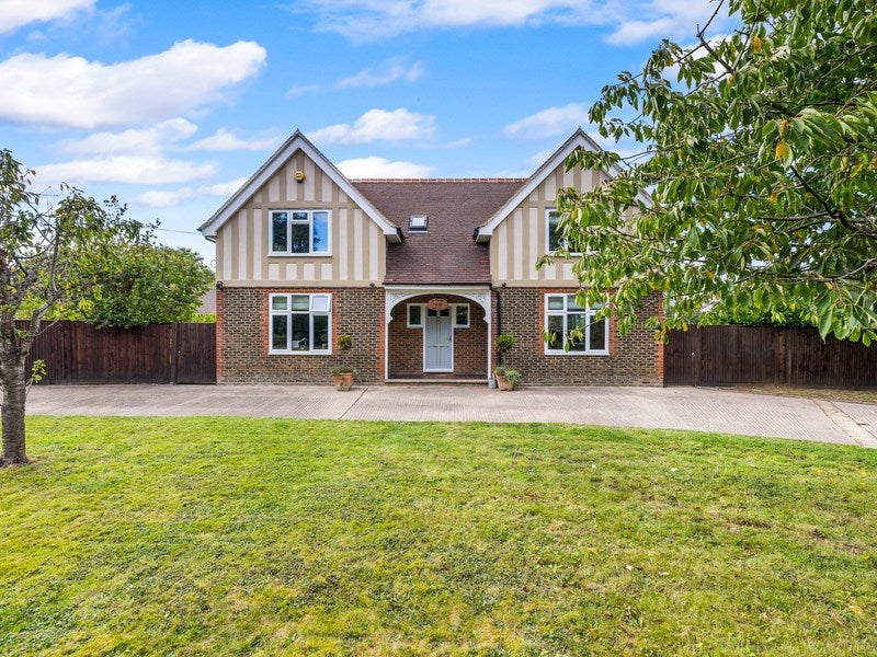 House Bonnetts Lane in Crawley