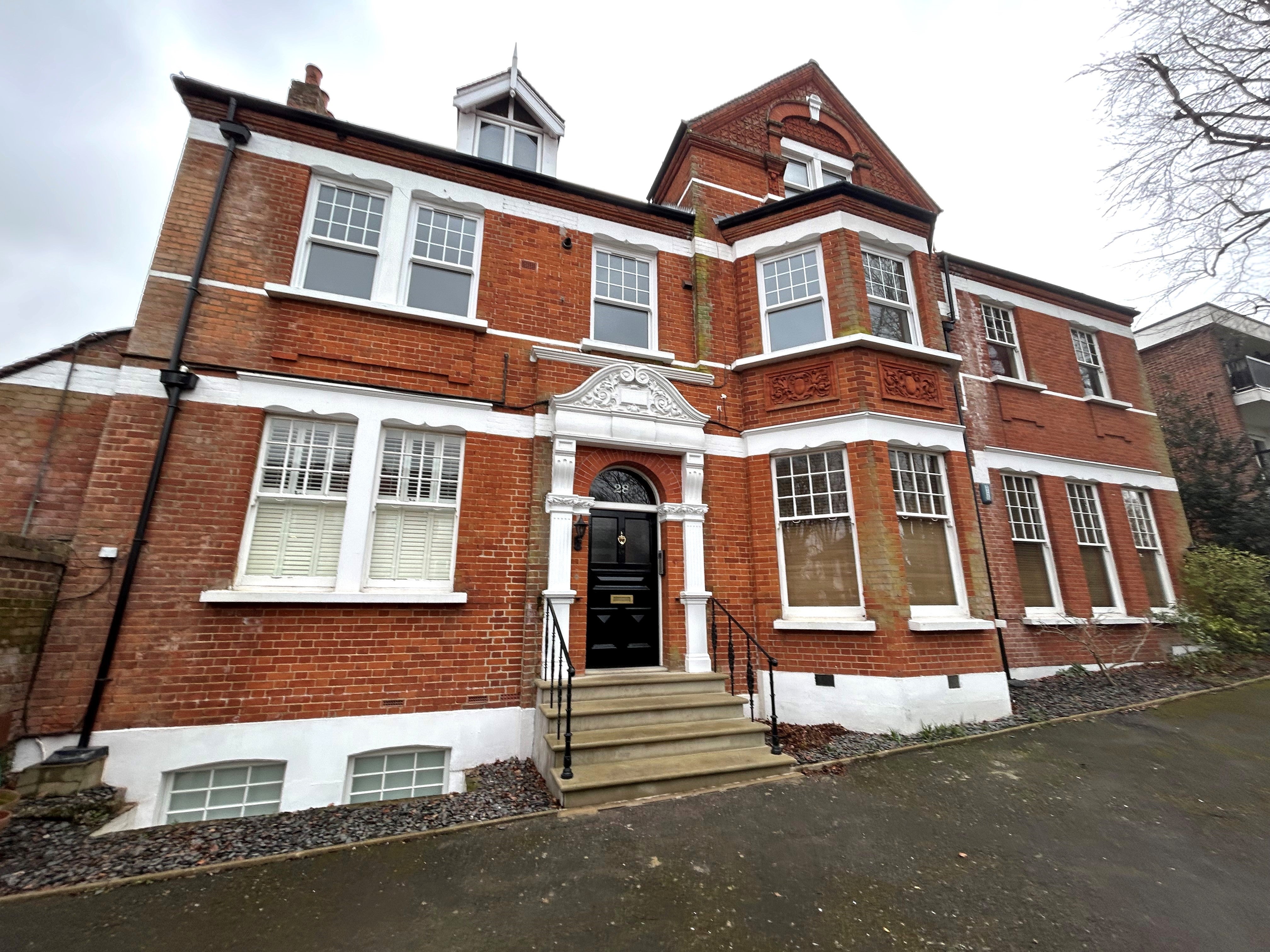 Flat Manor Road in Greater London