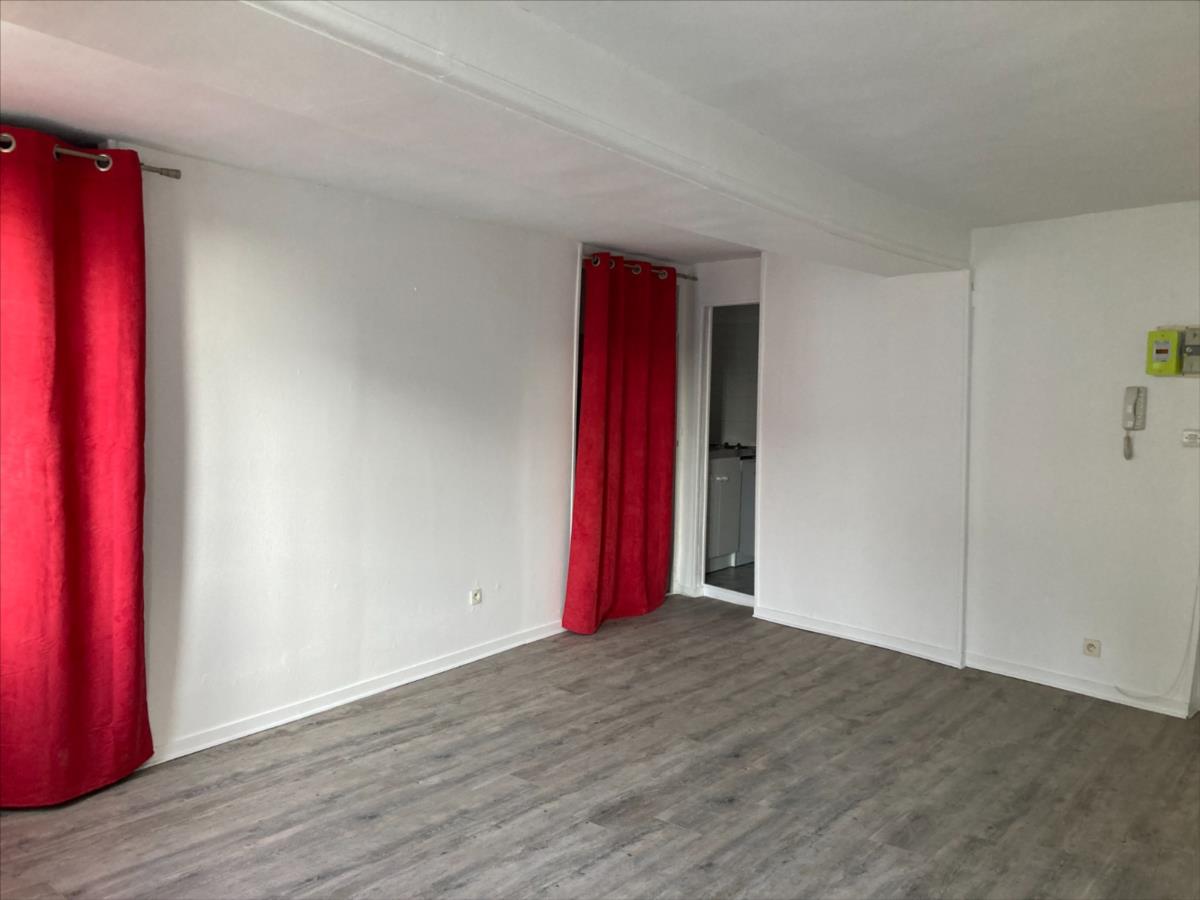 Flat Place Henri IV in Rouen