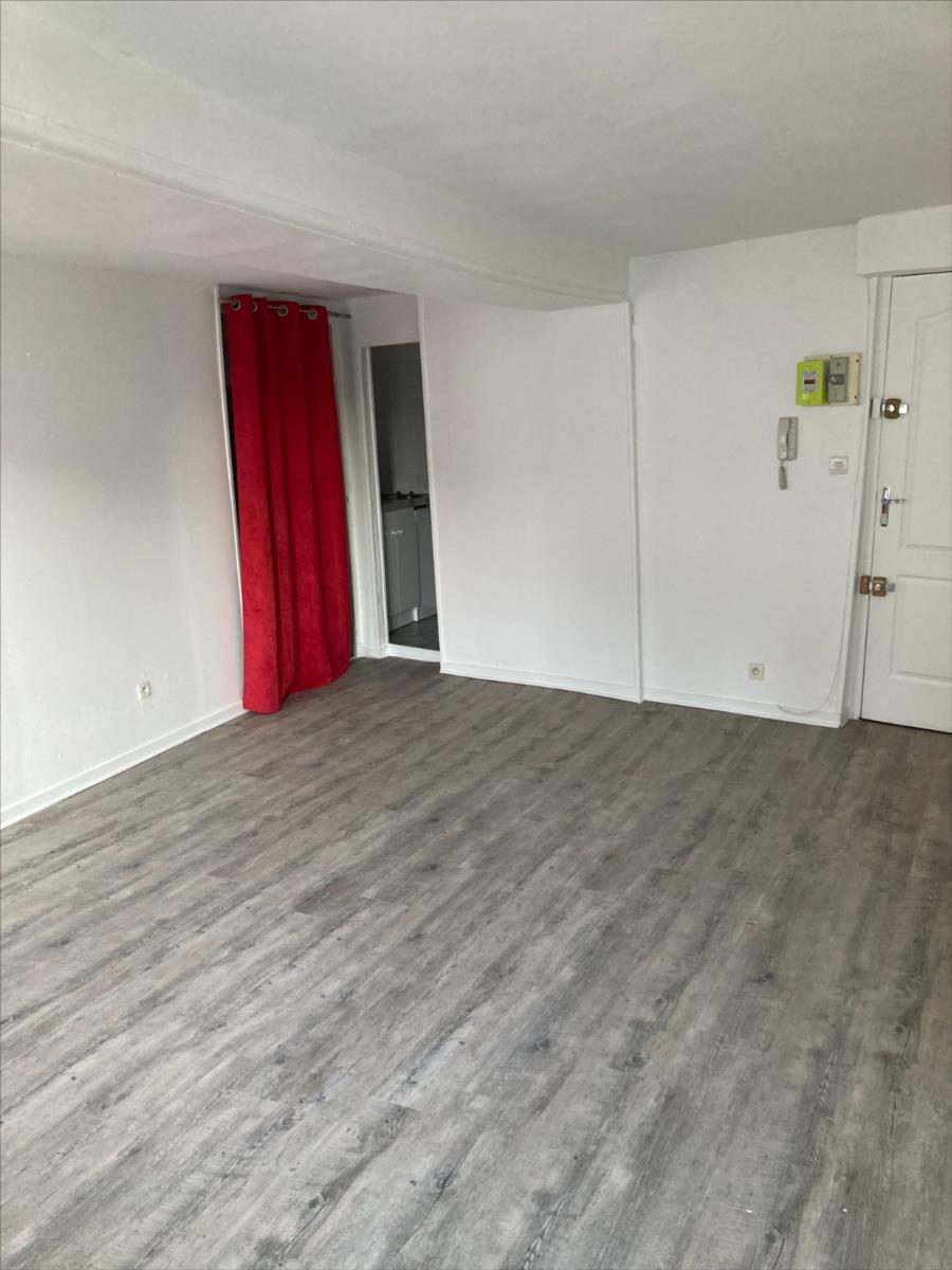 Flat Place Henri IV in Rouen