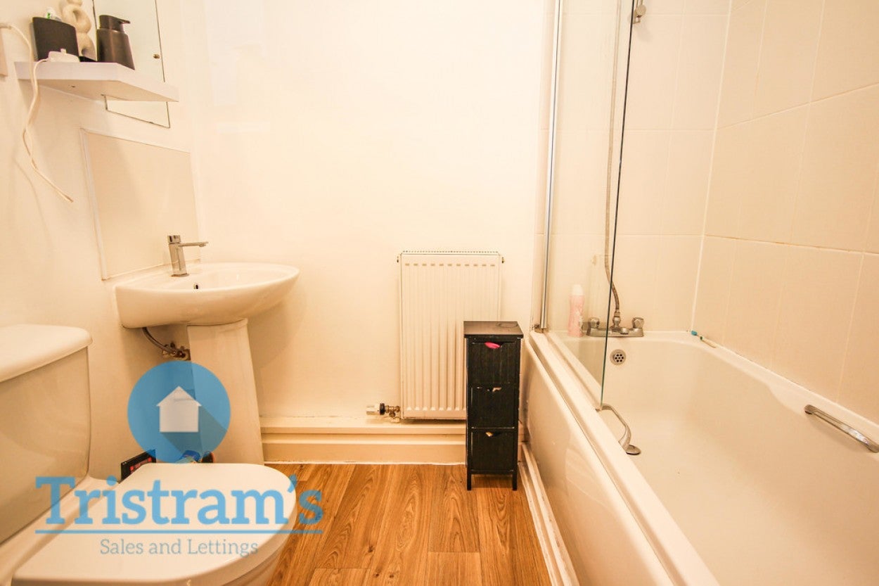 Flat Watermark Close in Nottingham