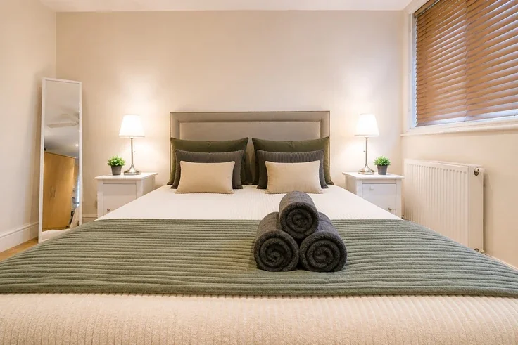 Flat Warwick Road in Greater London