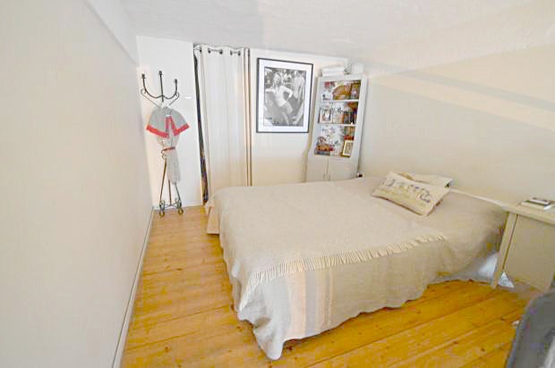 Flat Fairfield Road in Greater London