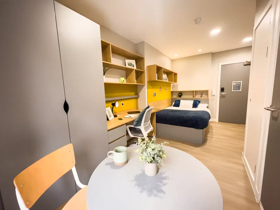 Flat Calton Wynd in City of Edinburgh