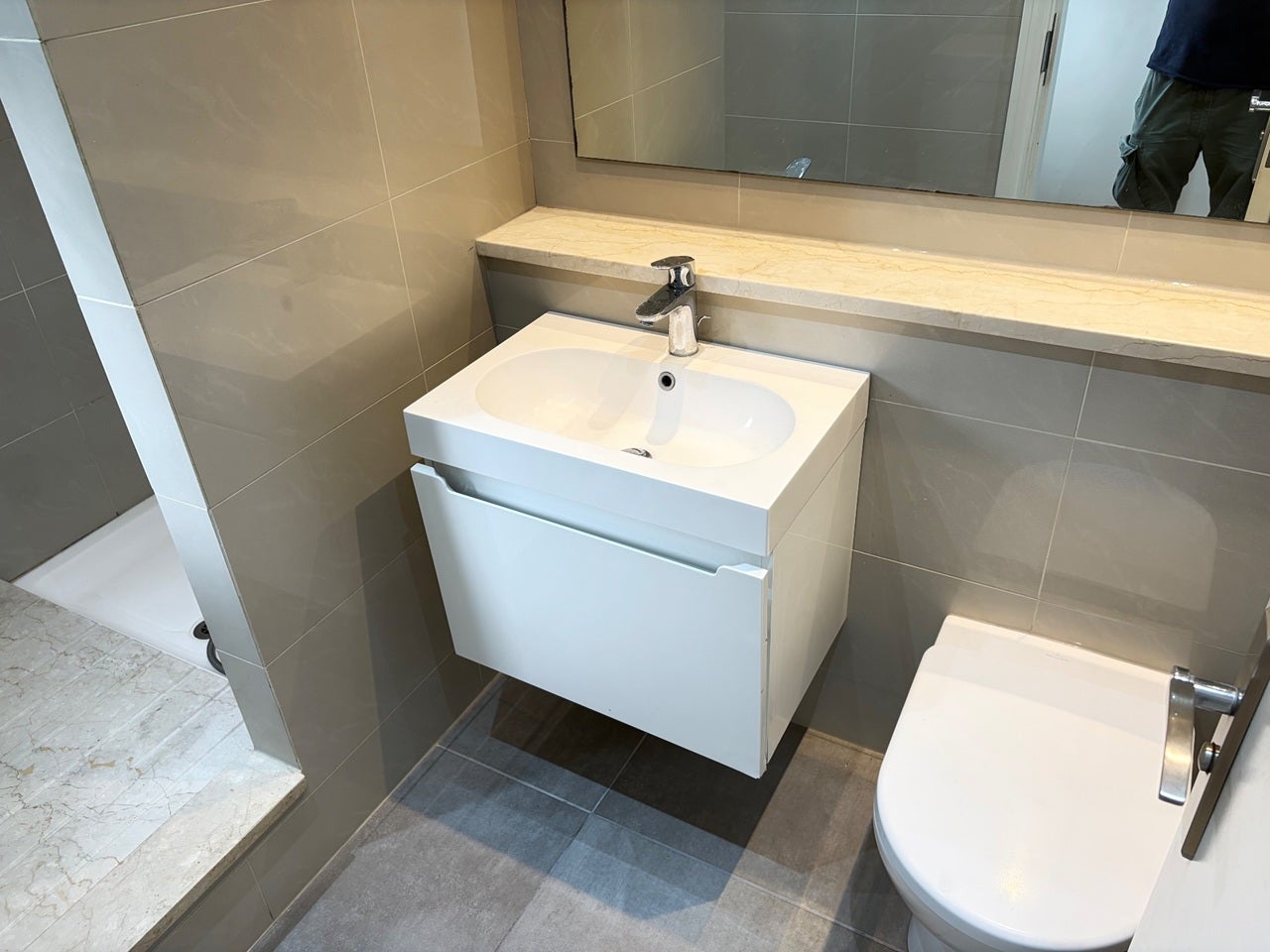 Room Elm Avenue in Greater London
