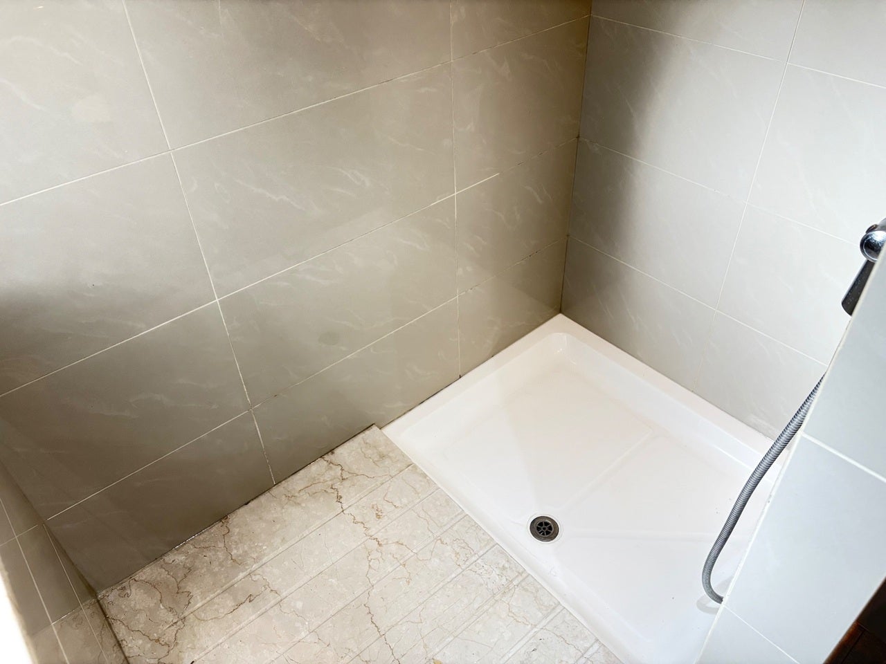 Room Elm Avenue in Greater London
