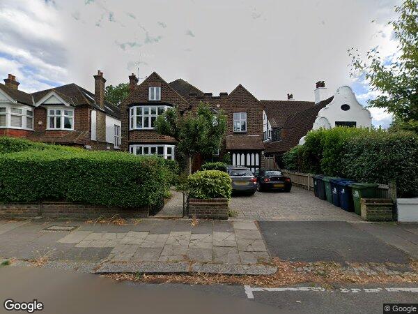 Room Elm Avenue in Greater London