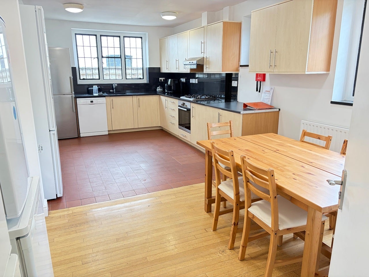 Room Elm Avenue in Greater London