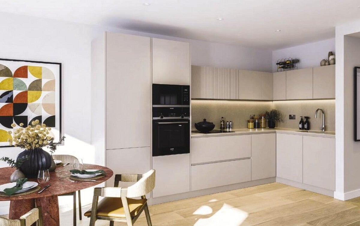 Flat Byng Street in Greater London
