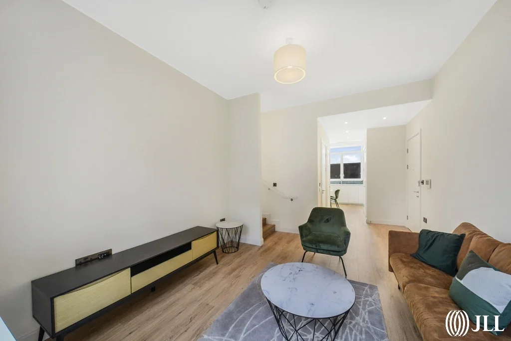 Flat Zinc Street in Greater London