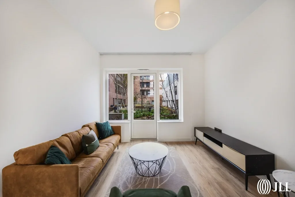 Flat Zinc Street in Greater London