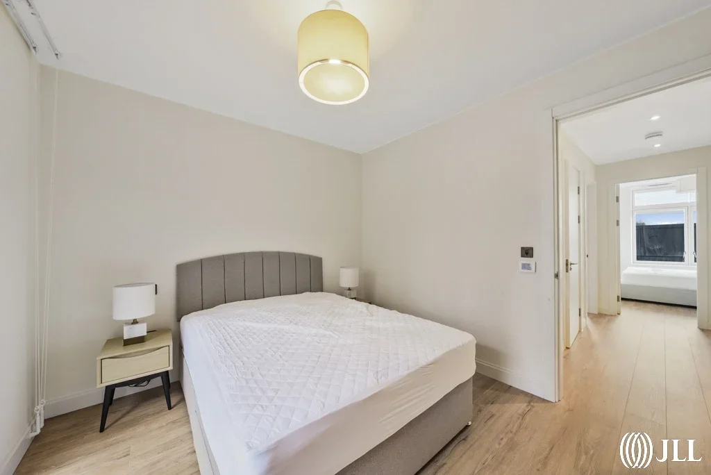 Flat Zinc Street in Greater London