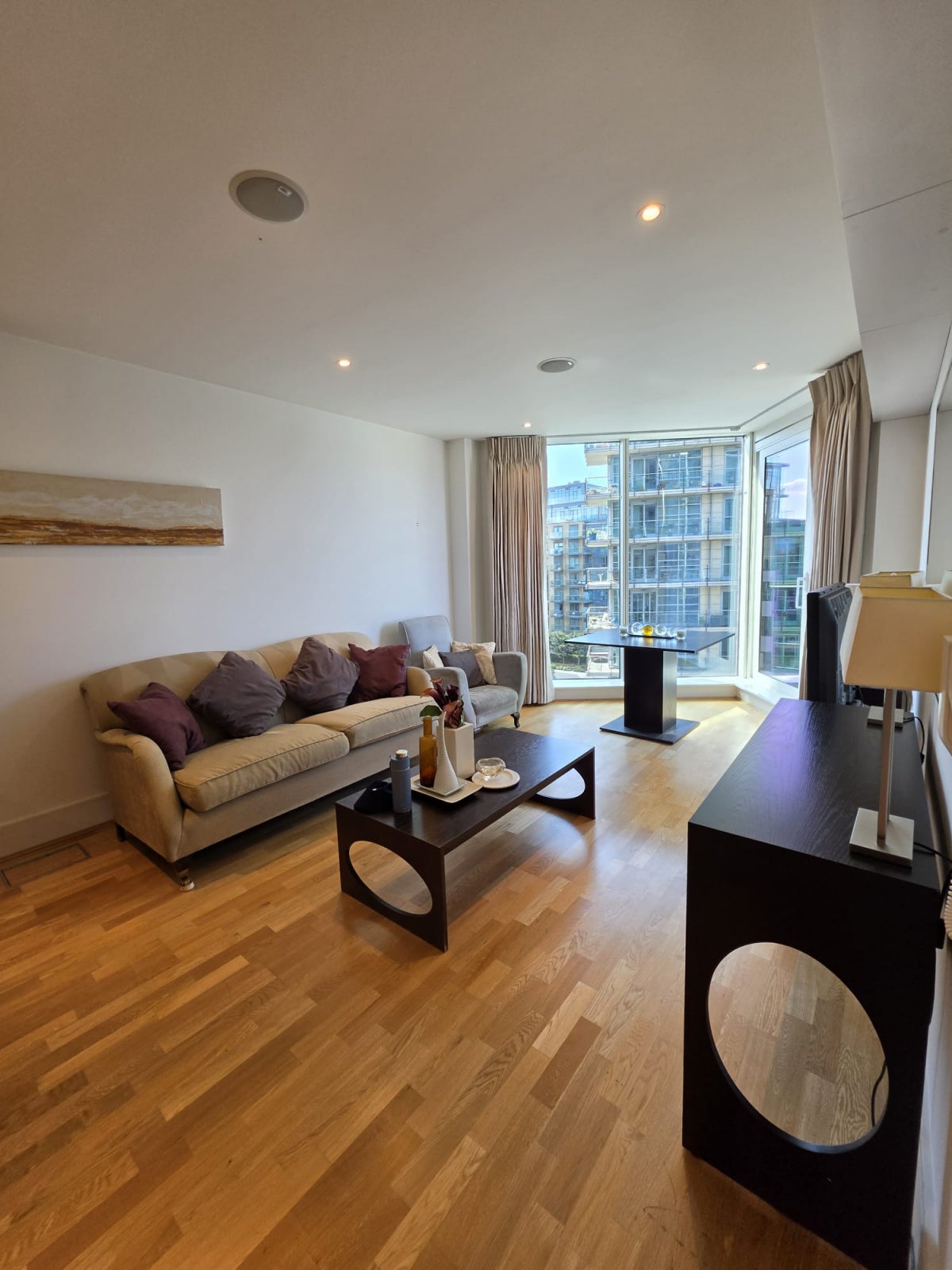 Flat Juniper Drive in Greater London
