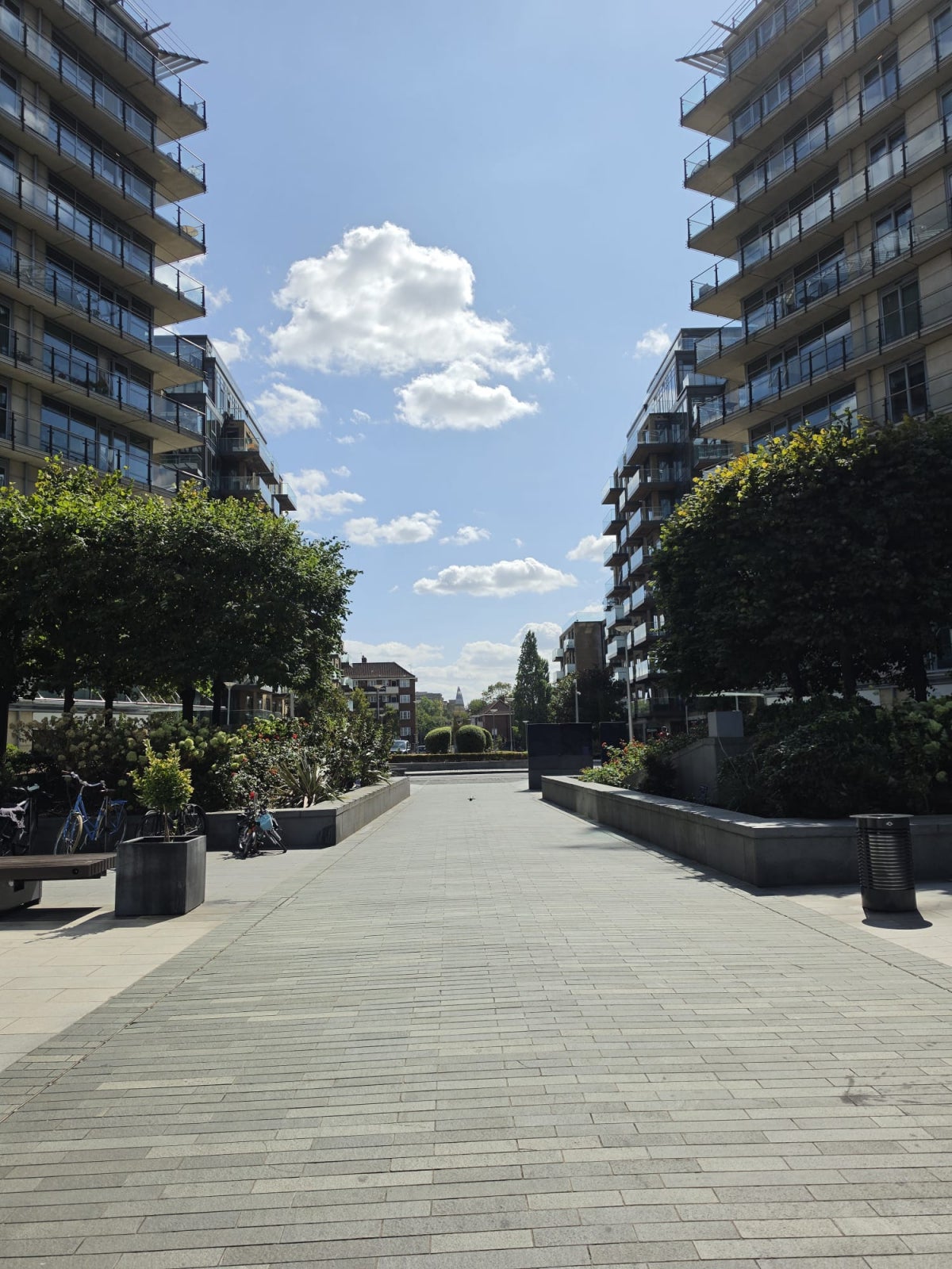 Flat Juniper Drive in Greater London