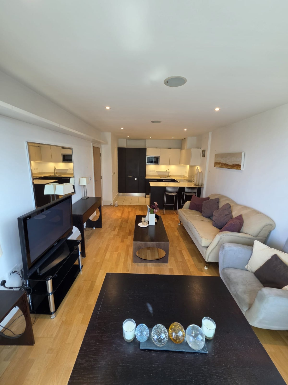 Flat Juniper Drive in Greater London