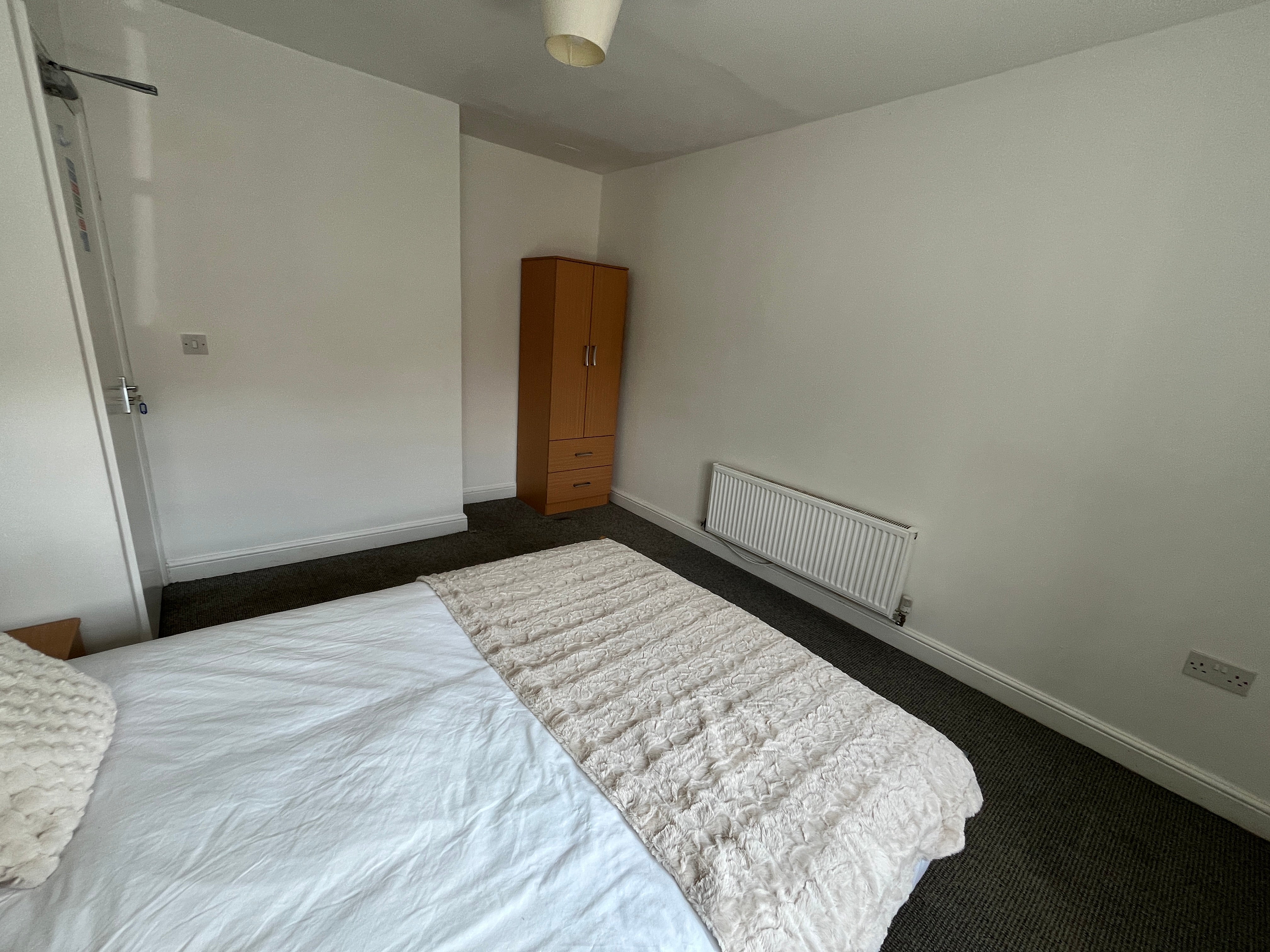 Room Canal Road in Bassetlaw