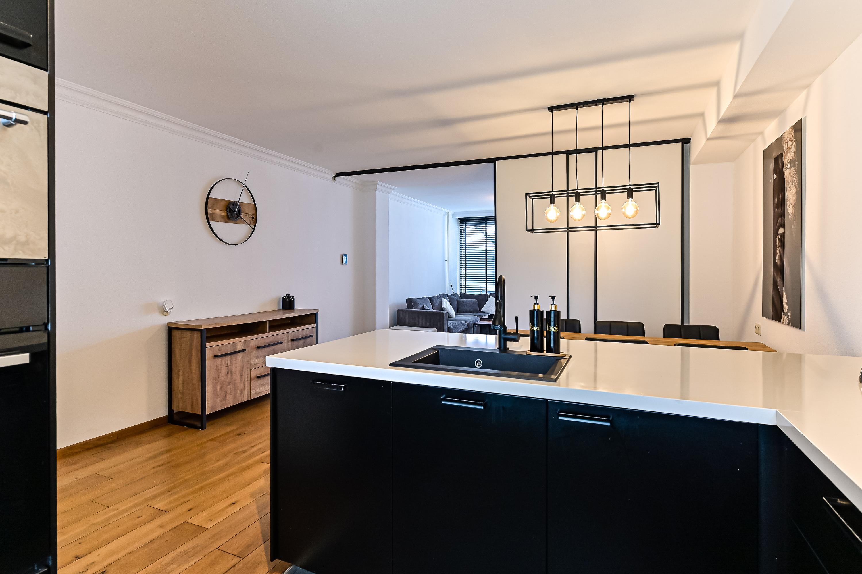 Tussenwoning te koop: Requesensstraat 13, Venlo
