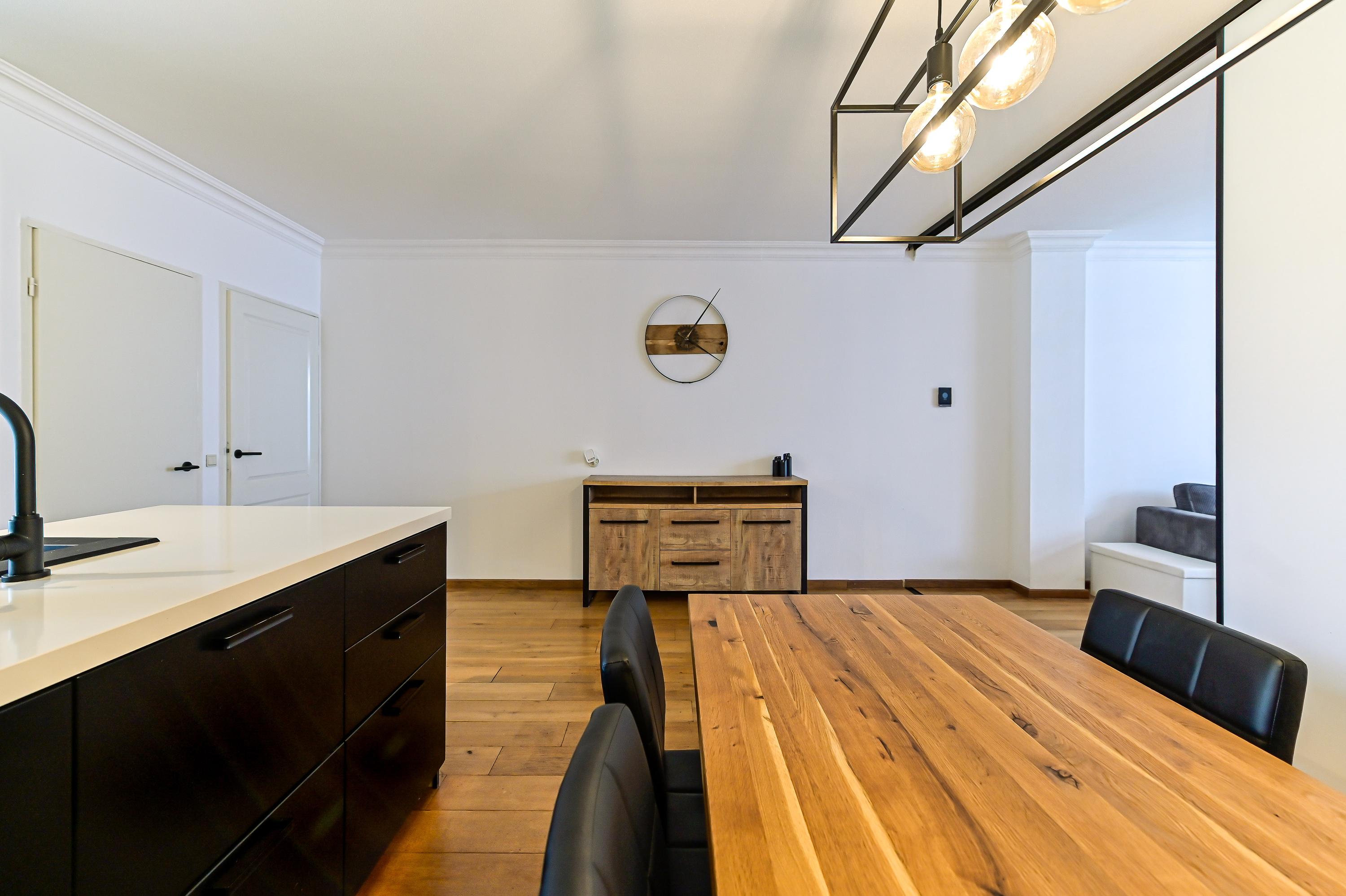 Tussenwoning te koop: Requesensstraat 13, Venlo