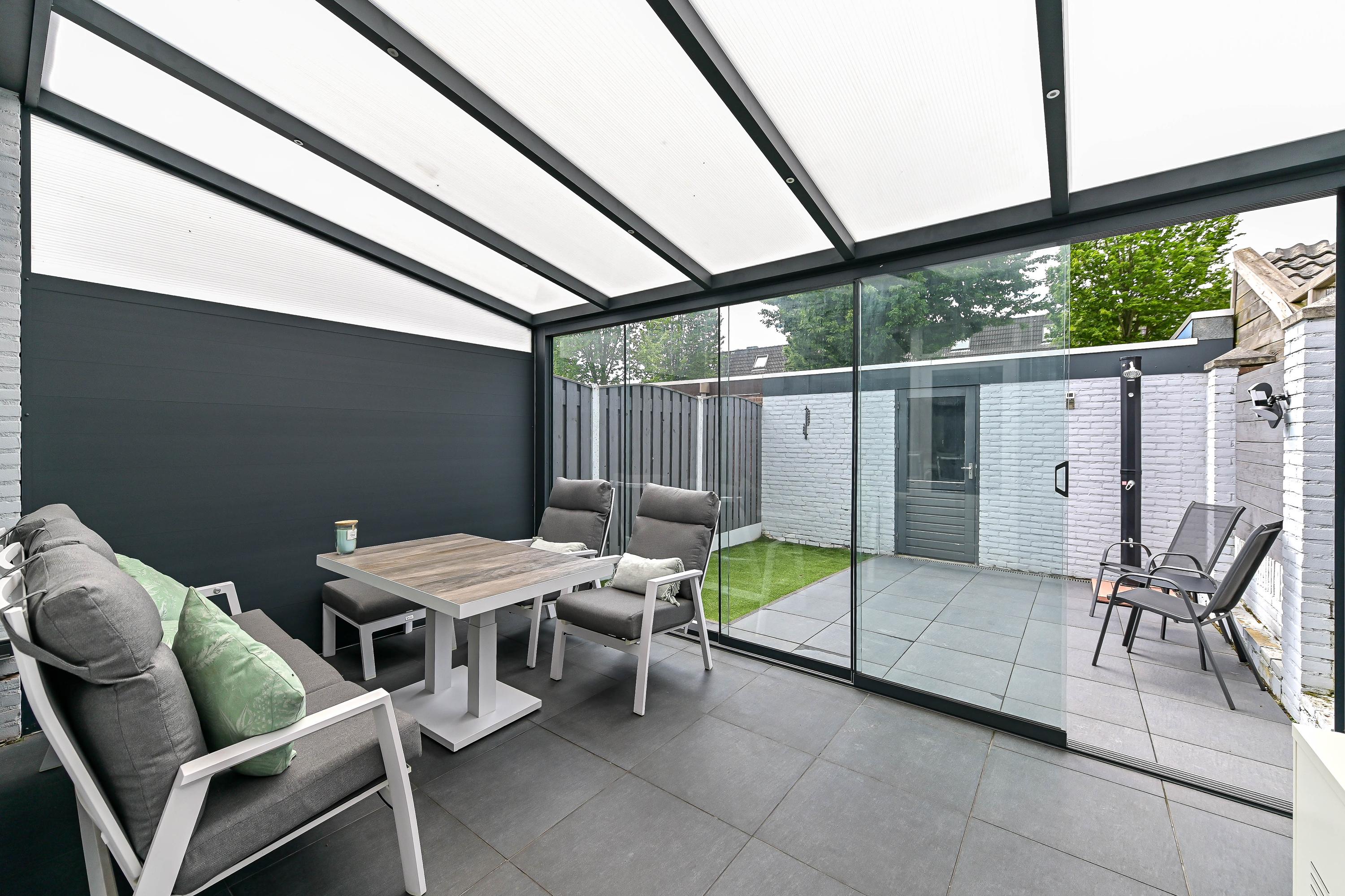 Tussenwoning te koop: Requesensstraat 13, Venlo