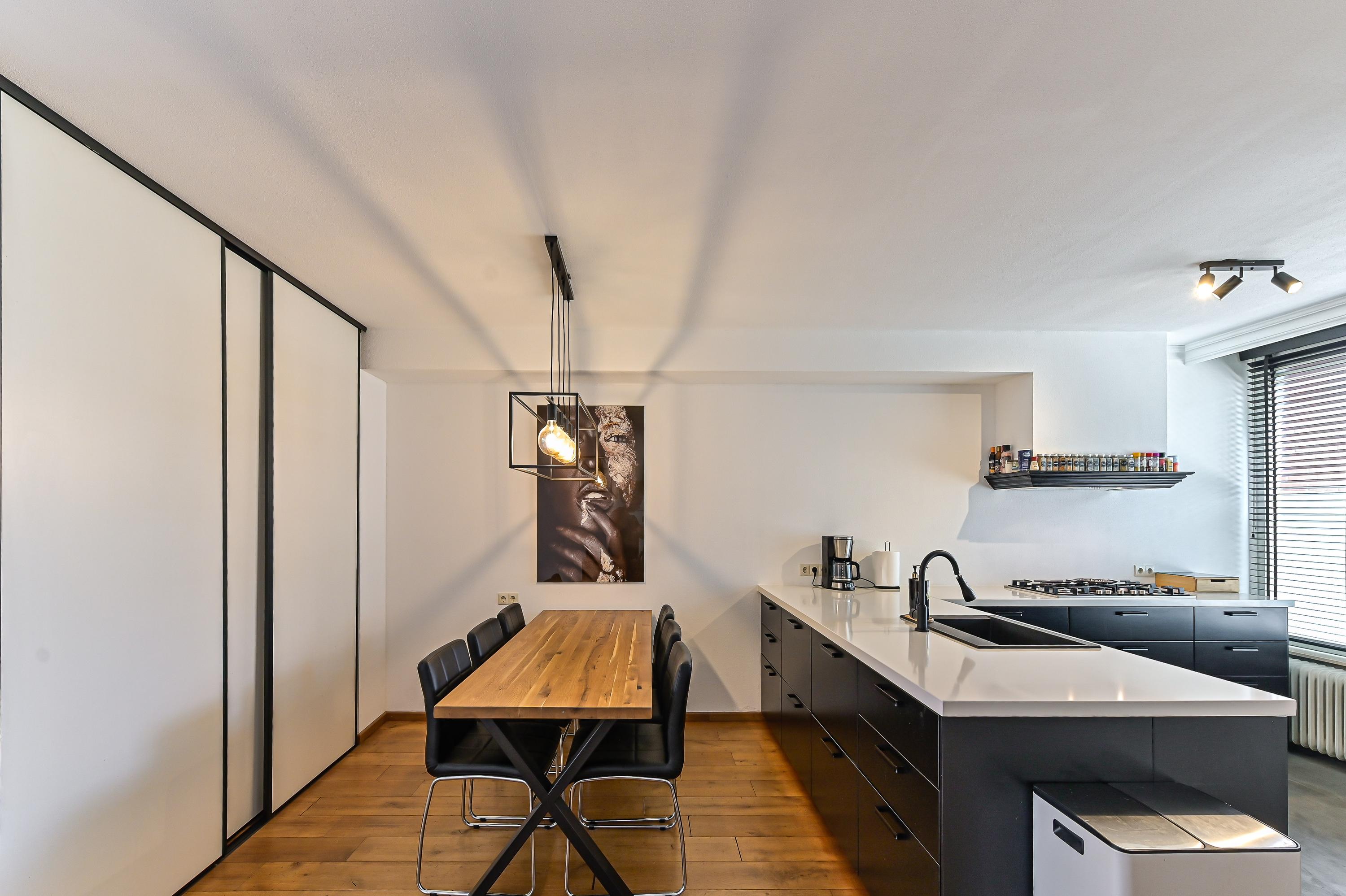 Tussenwoning te koop: Requesensstraat 13, Venlo